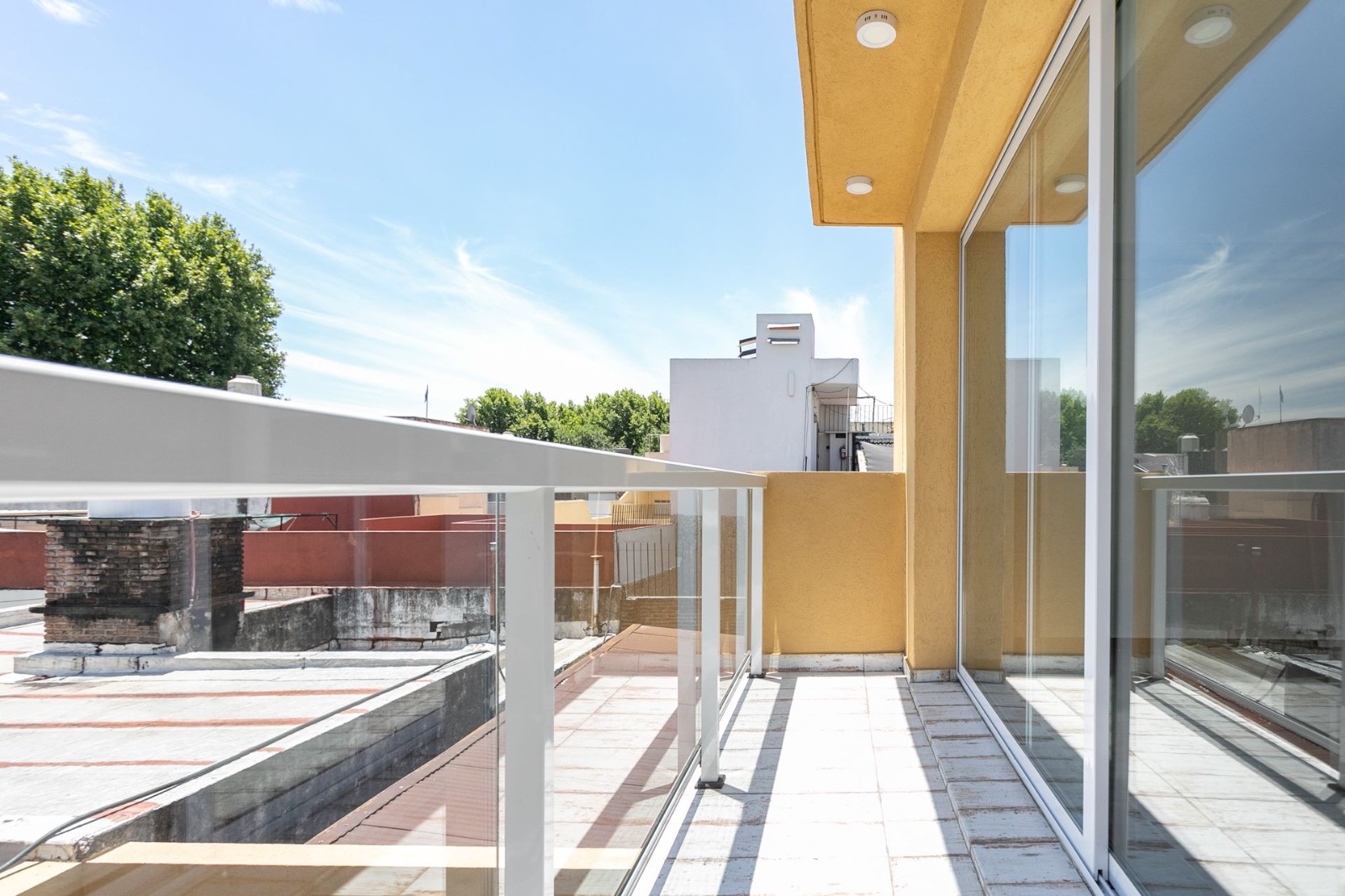 Pasaje Oporto — Versalles